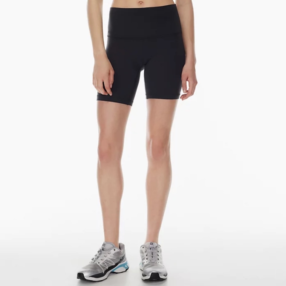 Aritzia TnaBUTTER Cheeky Hi-Rise 7” Short